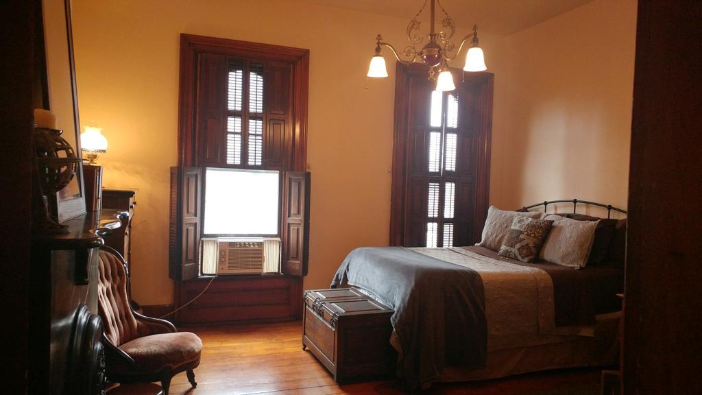 The Mitchell House Bed And Breakfast Circleville Экстерьер фото