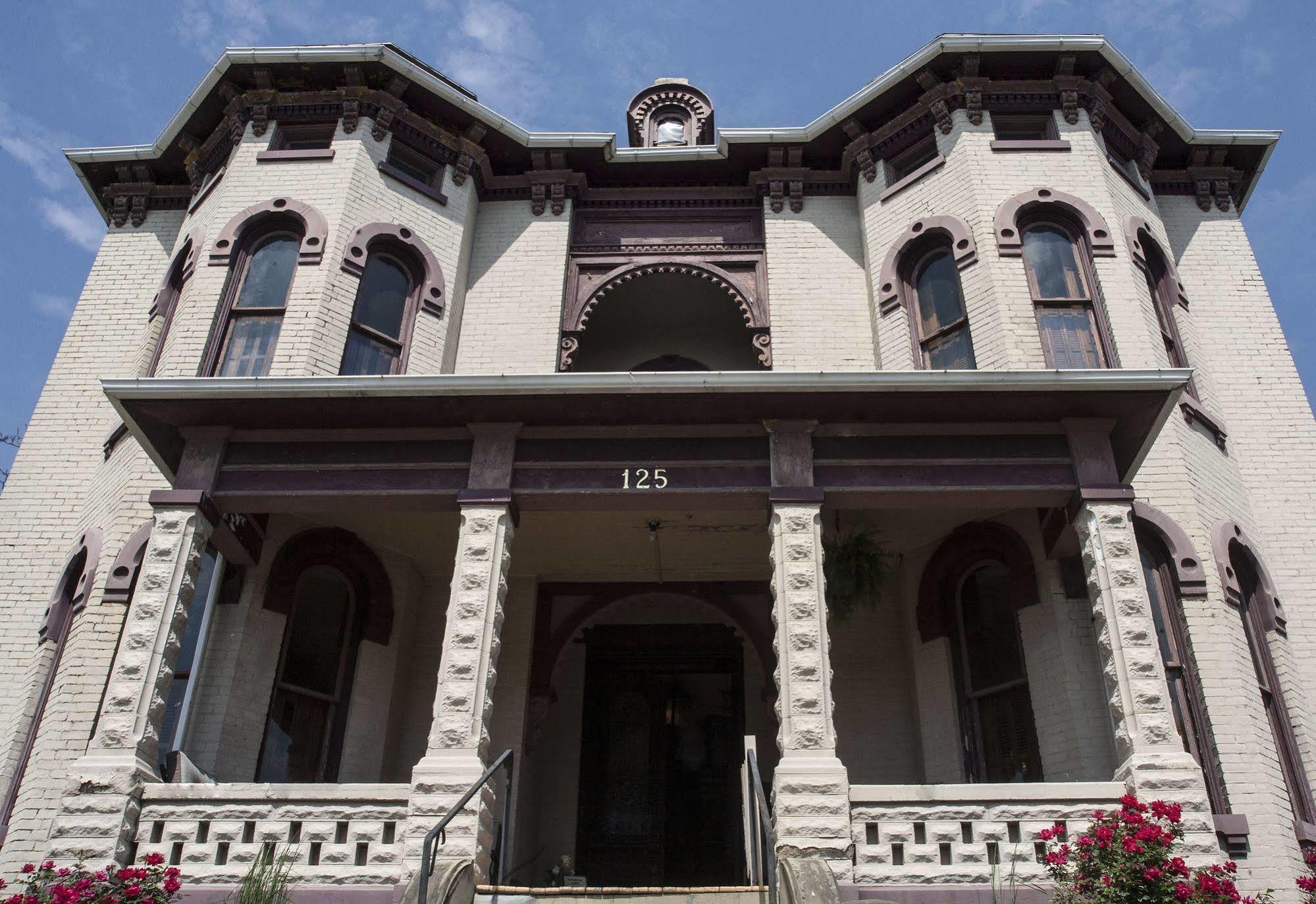The Mitchell House Bed And Breakfast Circleville Экстерьер фото