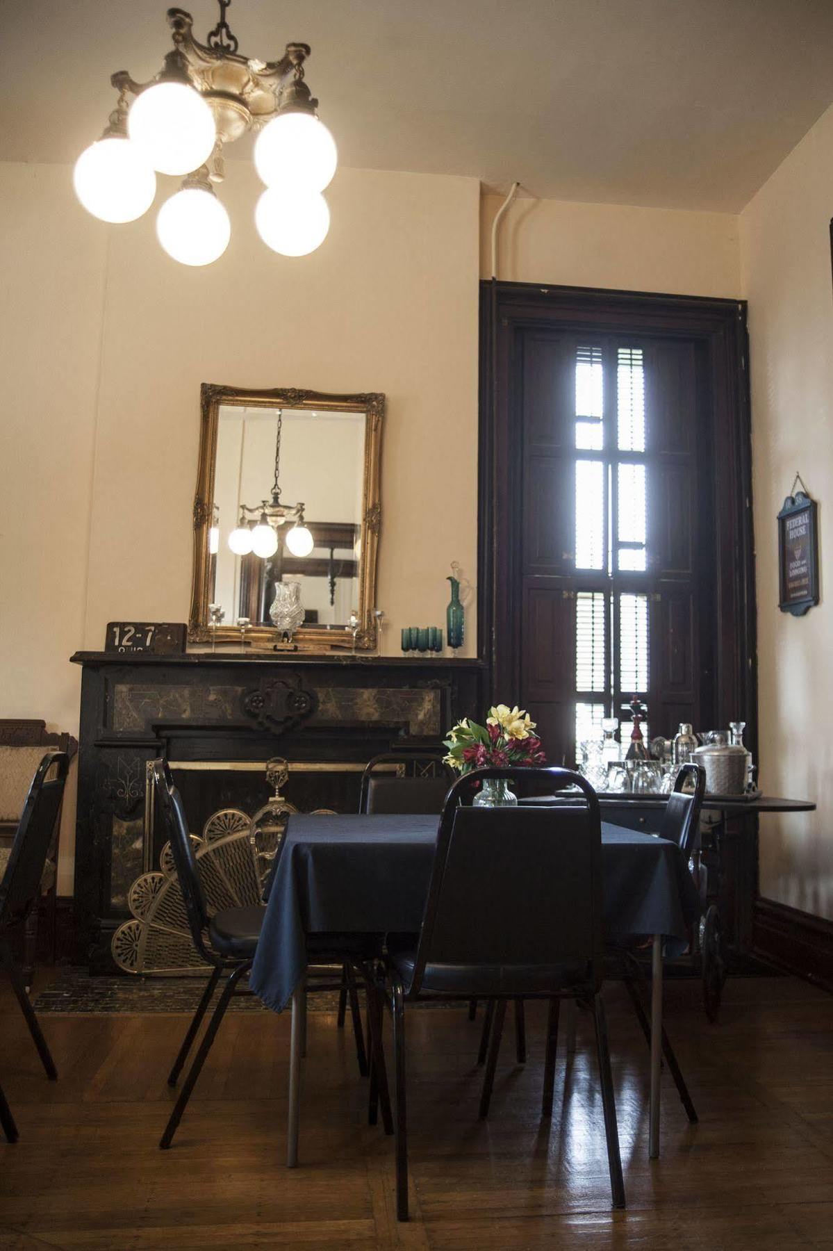 The Mitchell House Bed And Breakfast Circleville Экстерьер фото