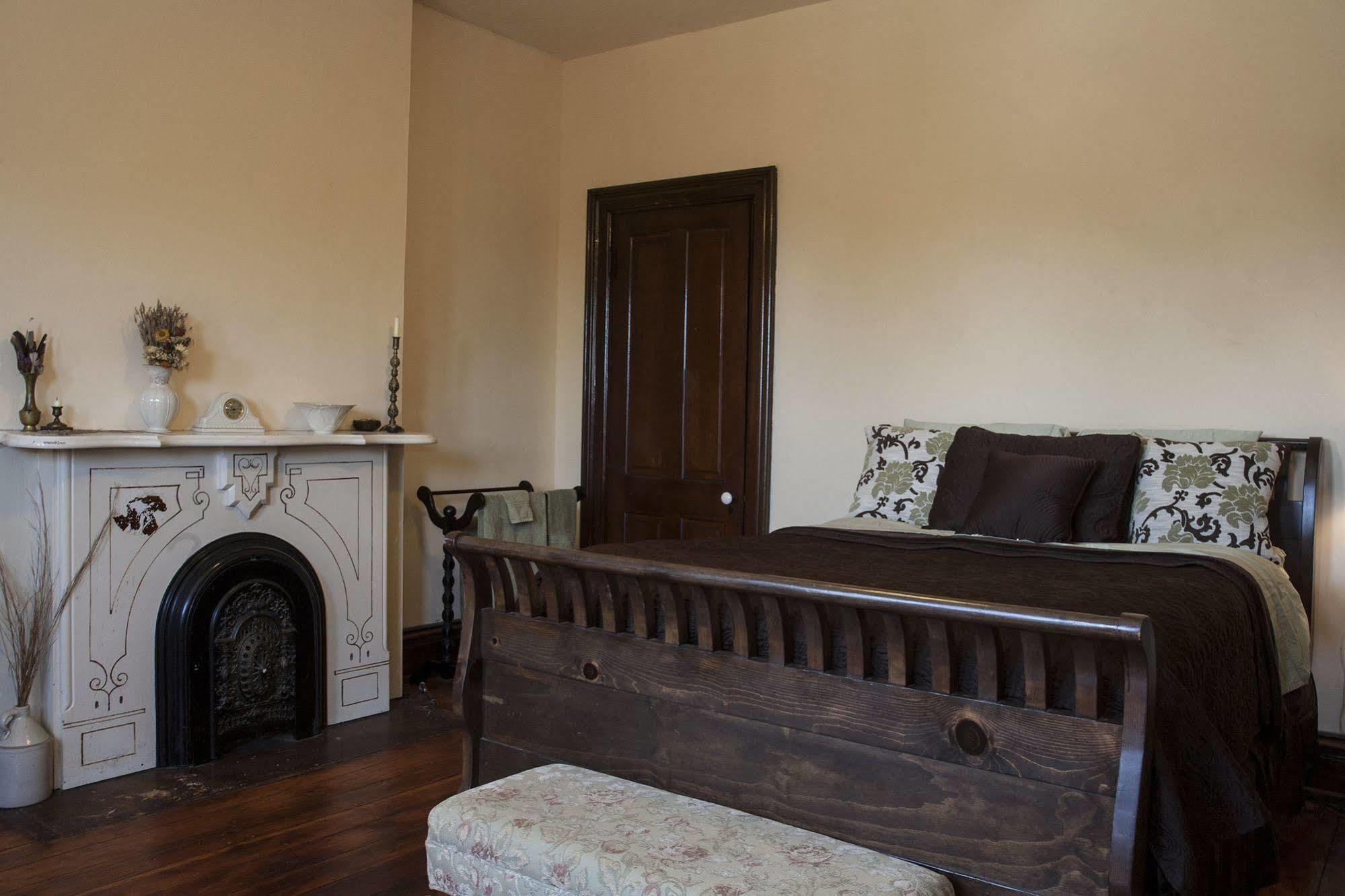 The Mitchell House Bed And Breakfast Circleville Экстерьер фото