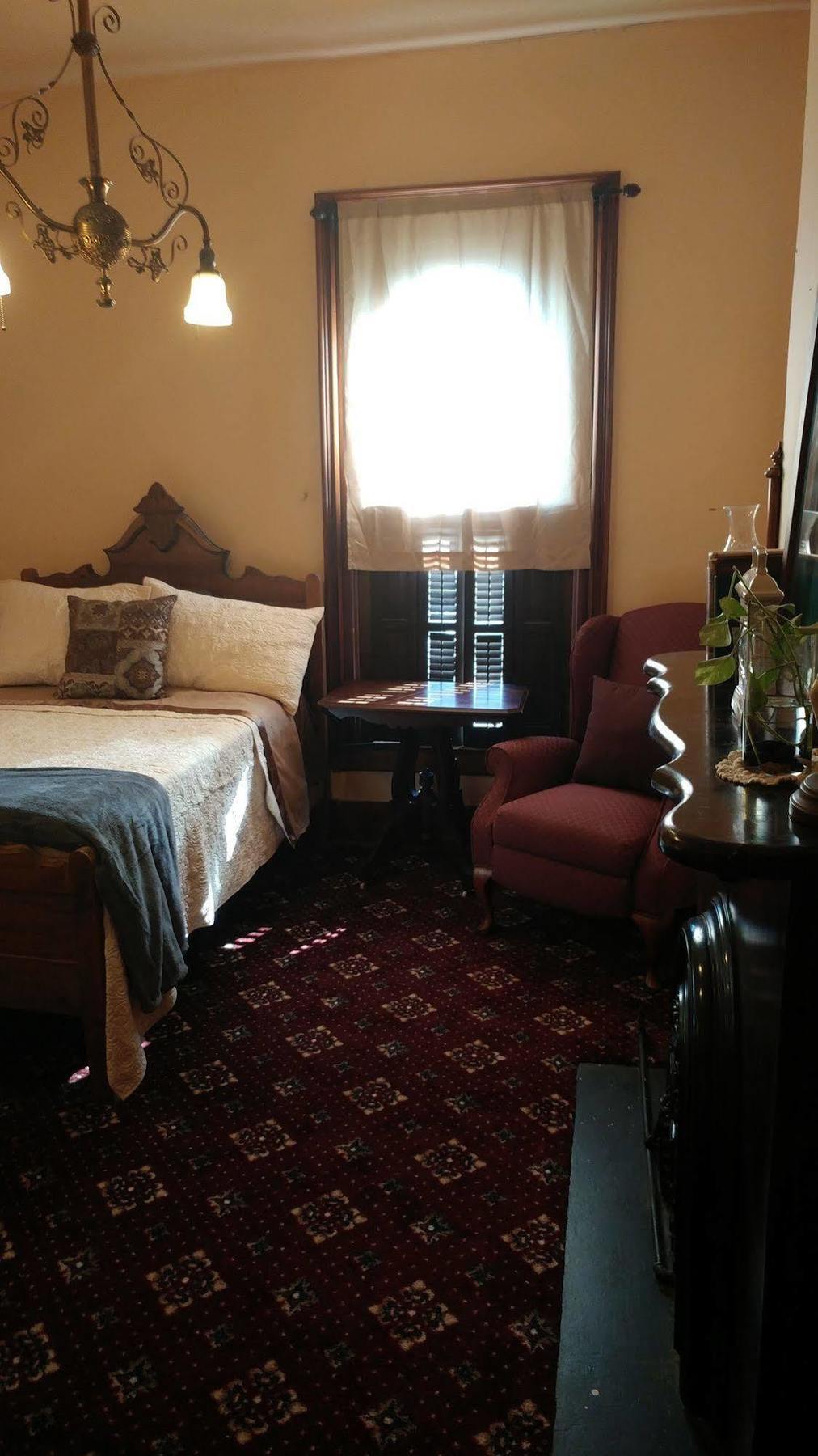 The Mitchell House Bed And Breakfast Circleville Экстерьер фото